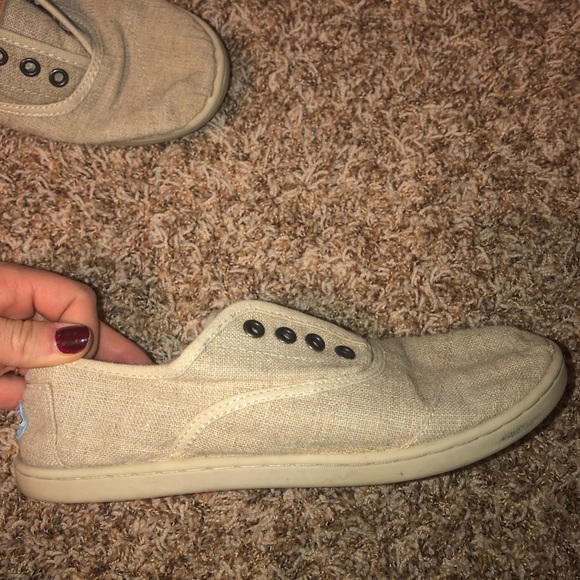 TOMS - Picture 3 of 3